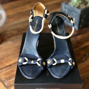 BCBG maxazria Women’s Size 5.5 Navy/Beige Sandal